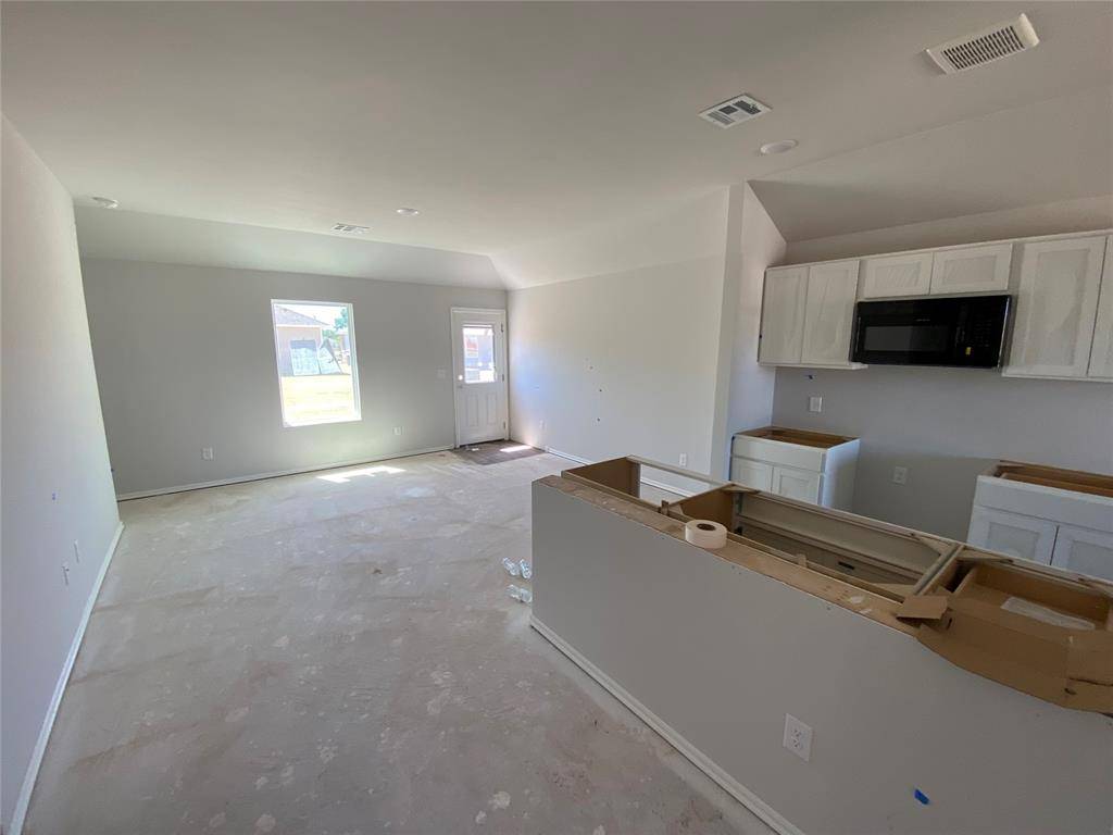 Mustang, OK 73064,925 S Buffalo LN