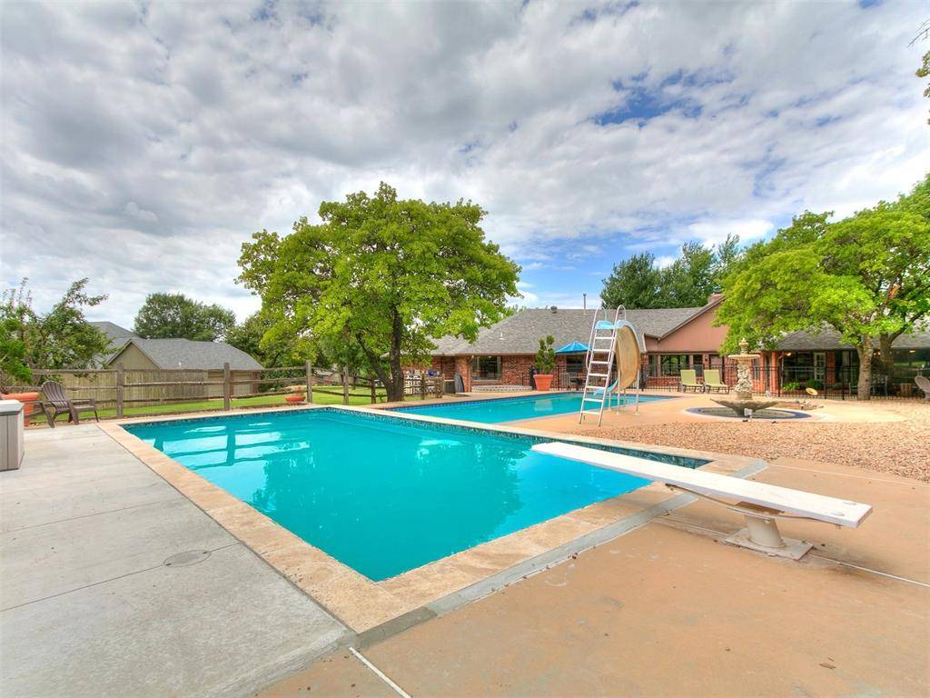 Edmond, OK 73034,5204 Summit DR