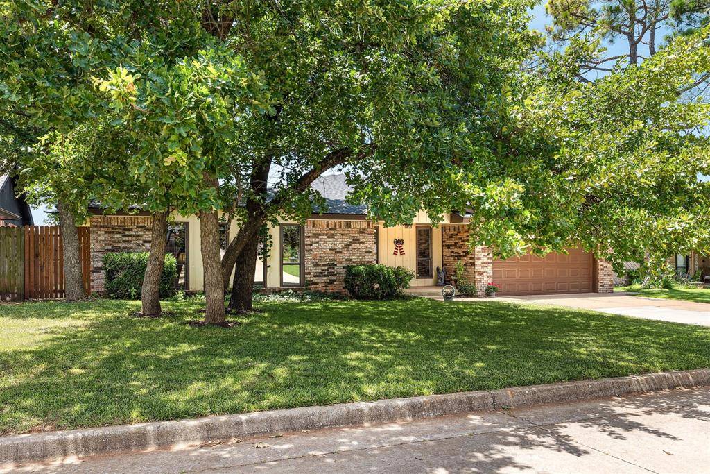 Edmond, OK 73013,2408 Shady Tree LN