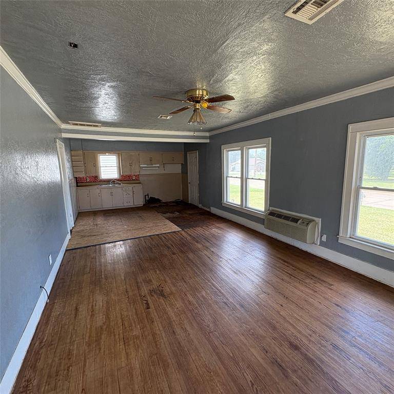 Elk City, OK 73644,1101 W A AVE