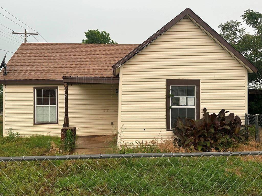 Wellston, OK 74881,811 Ash ST