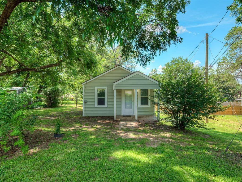 Lexington, OK 73051,327 SE 2nd ST