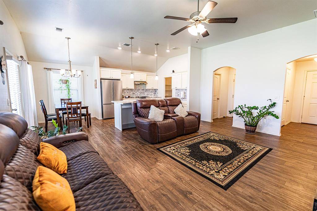 Edmond, OK 73013,15740 Capulet DR