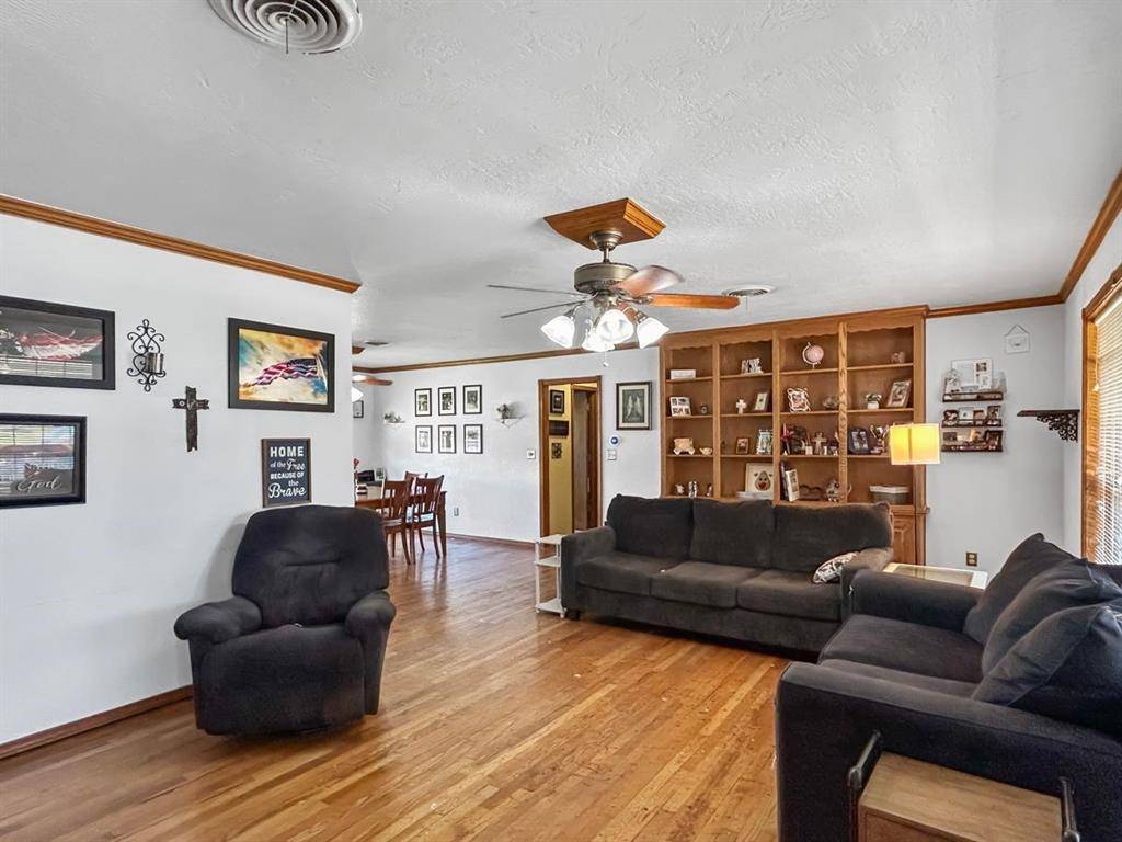 Lexington, OK 73051,521 E Broadway ST