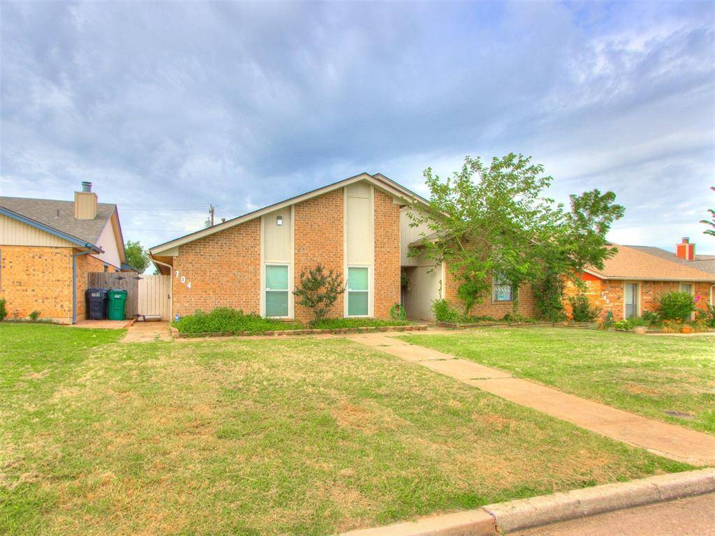 Edmond, OK 73013,704 NW 137th ST