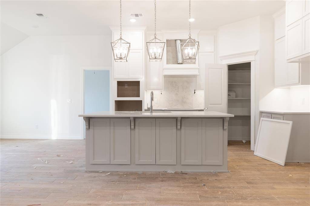 Edmond, OK 73013,8116 NW 154th ST