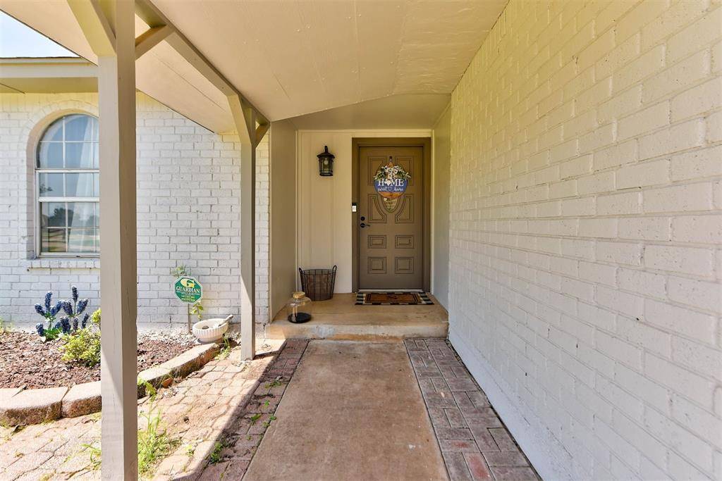 Moore, OK 73160,201 N English DR