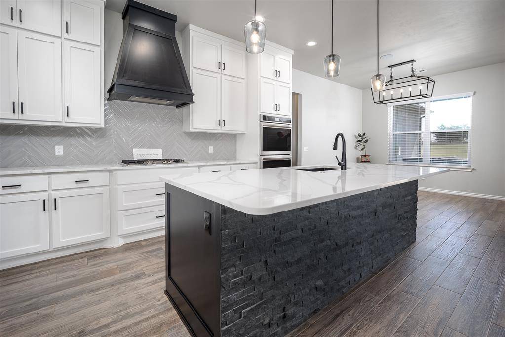 Blanchard, OK 73010,965 County Street 2983