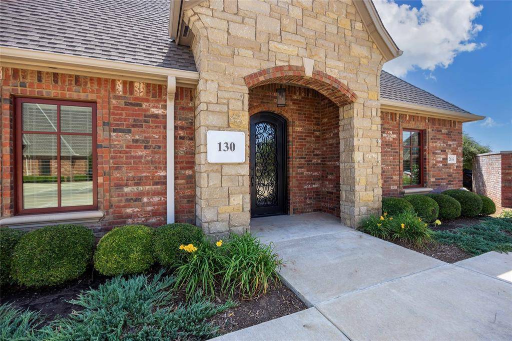 Edmond, OK 73003,2616 Covell Village DR #130
