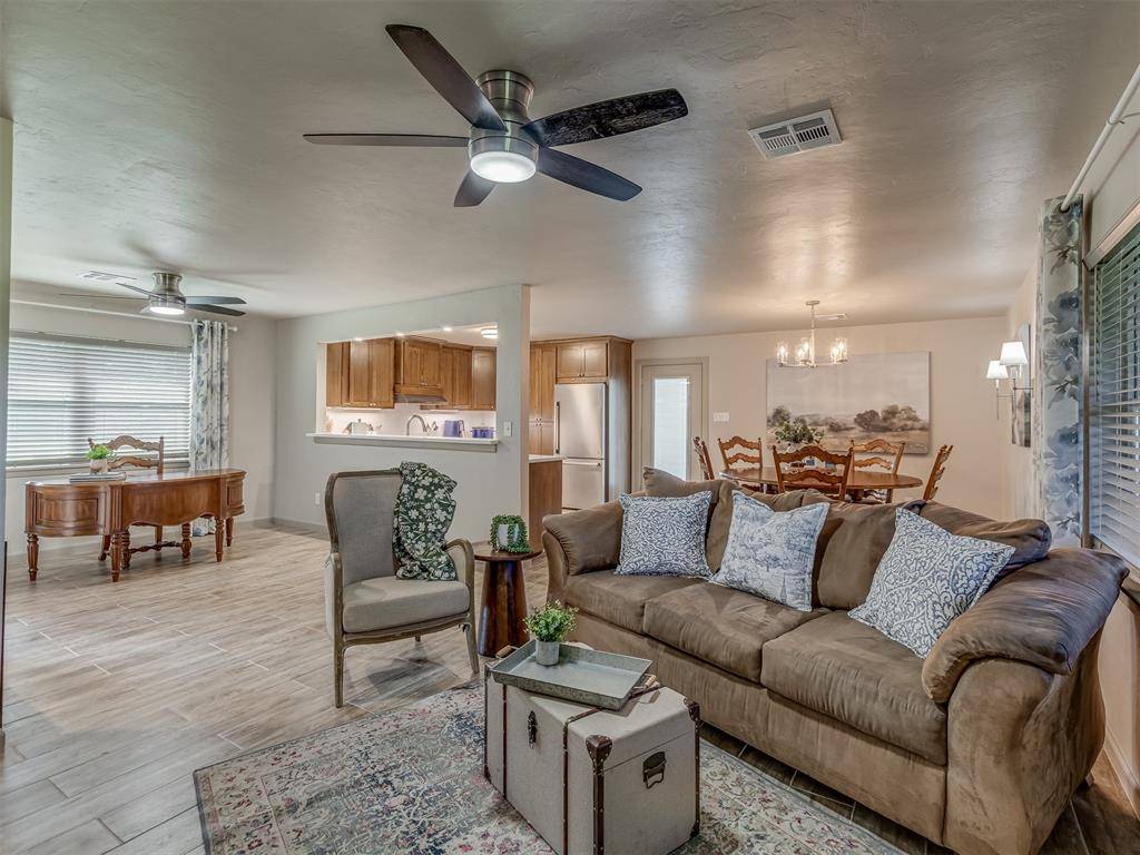 Cyril, OK 73029,708 S Basket ST