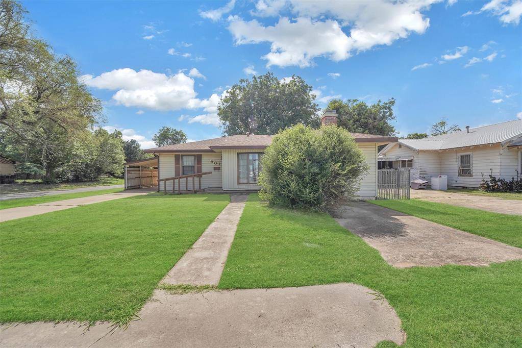 Mangum, OK 73554,901 N N. Michigan AVE