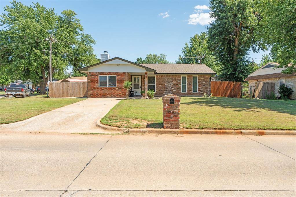 Mustang, OK 73064,806 S Meadow LN
