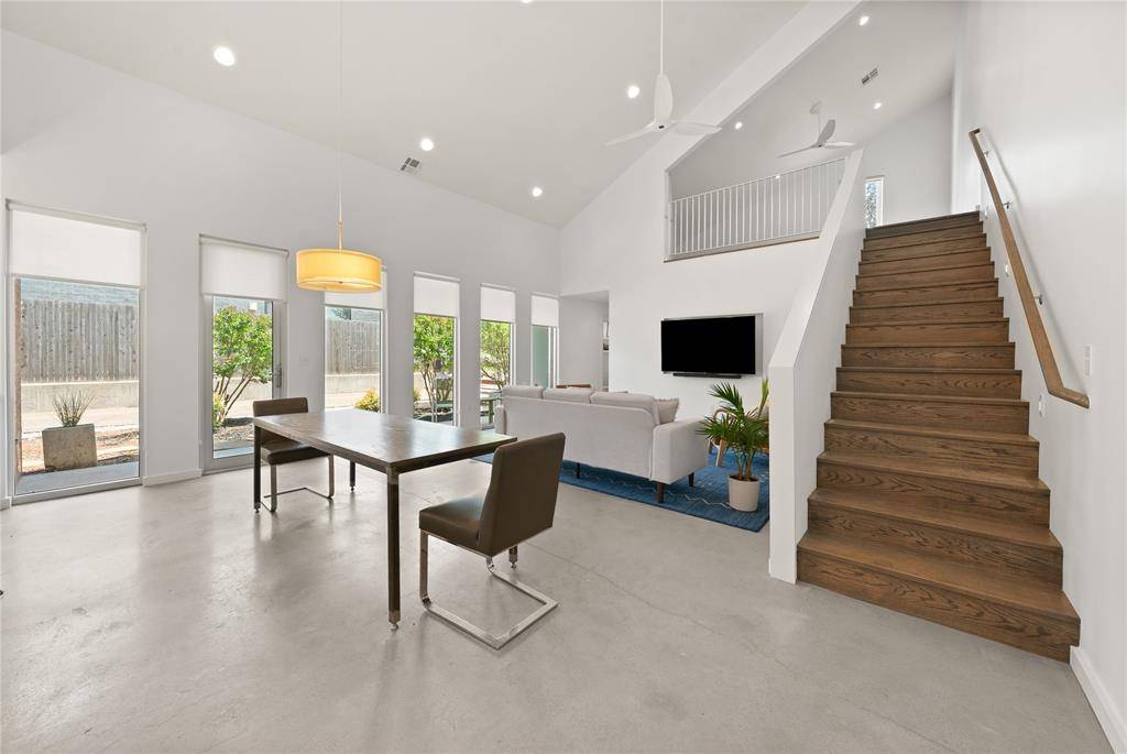 Oklahoma City, OK 73106,925 NW 8th ST