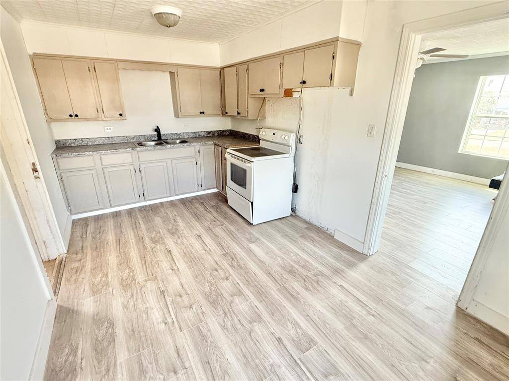 Altus, OK 73521,820 N LEE ST