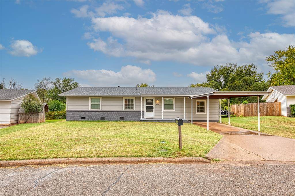 Elk City, OK 73644,220 HOOVER CIR