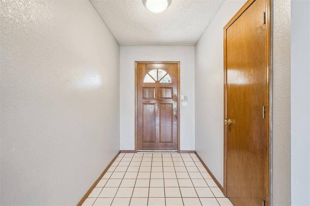 Edmond, OK 73034,909 E Willis WAY