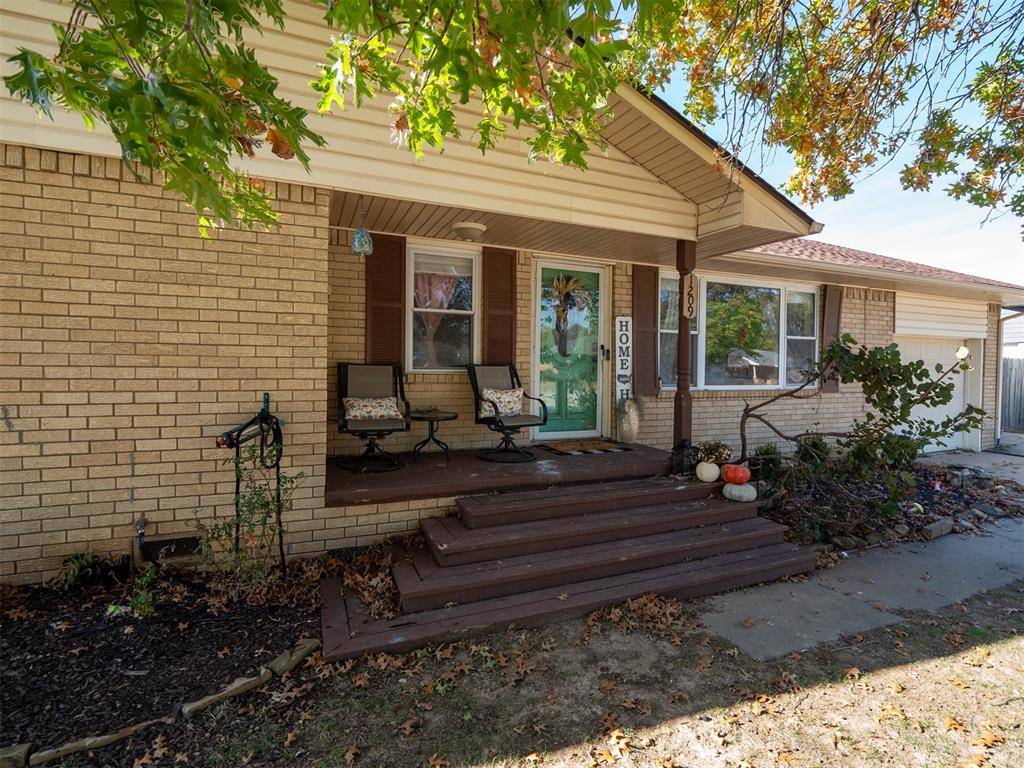 Prague, OK 74864,1209 Meadowbrook LN