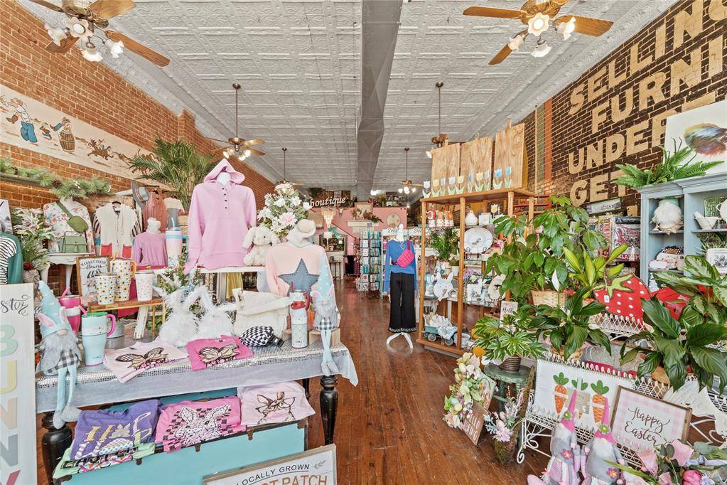 Watonga, OK 73772,113 W Main ST