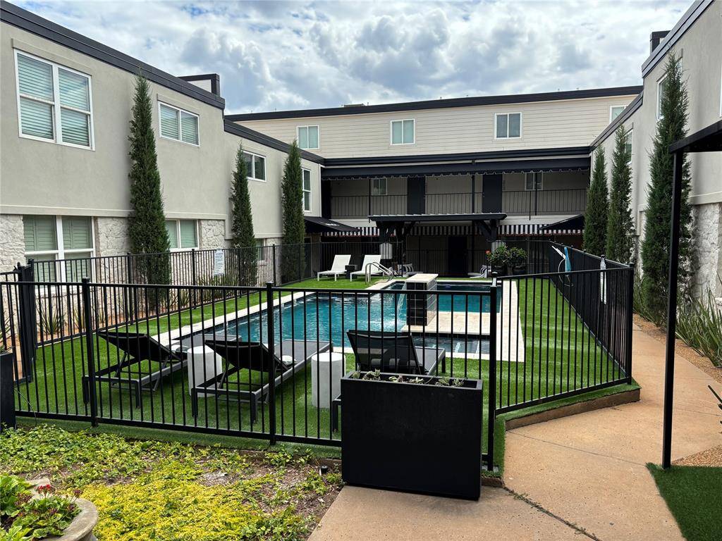 Nichols Hills, OK 73116,1110 Sherwood LN #220