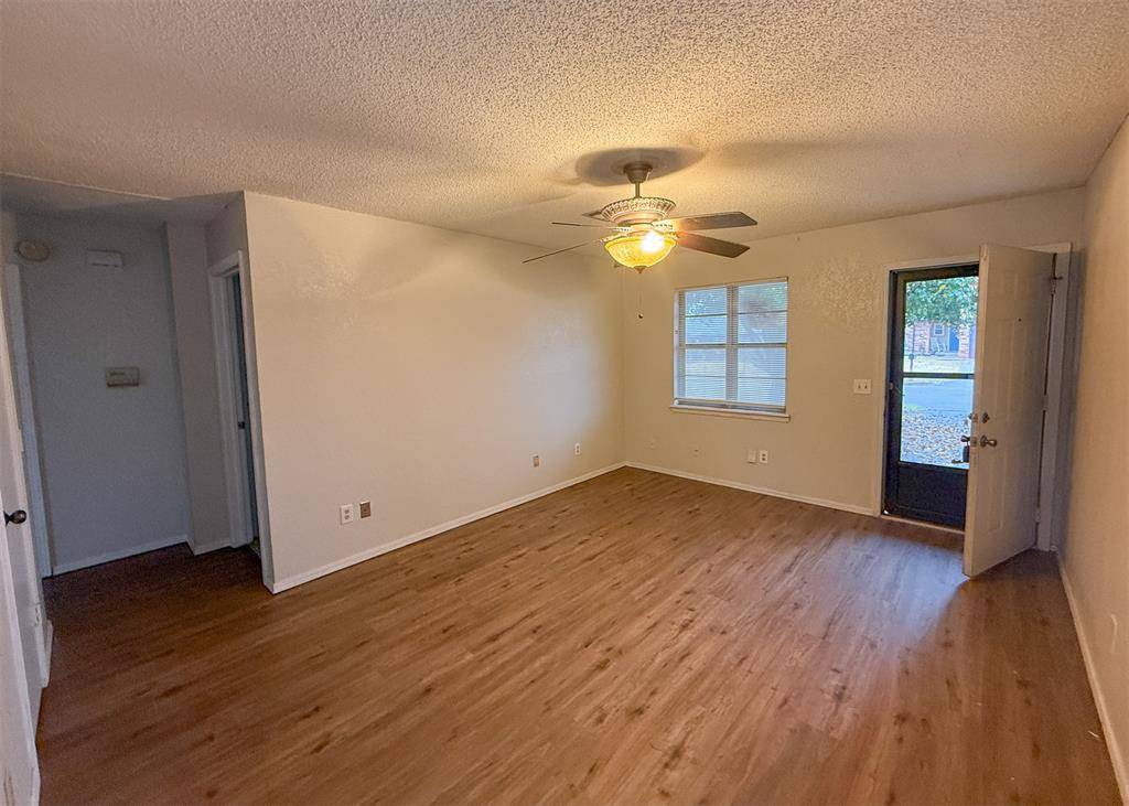 Mustang, OK 73064,733 W Perry DR