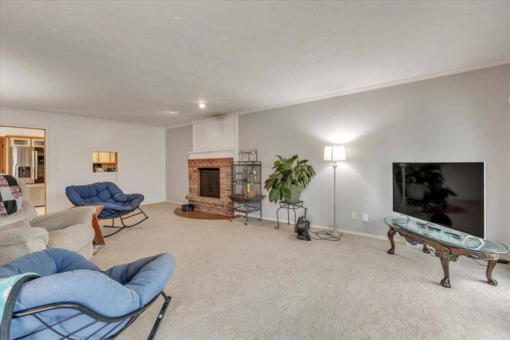 Yukon, OK 73099,1208 Kingston DR