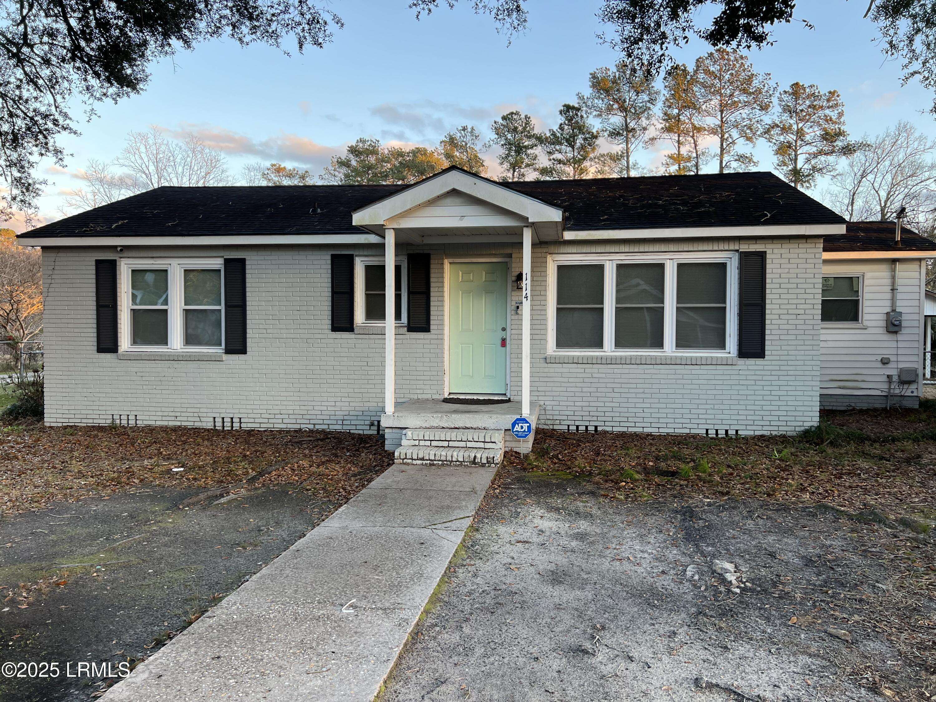 Walterboro, SC 29488,114 Groves ST Street
