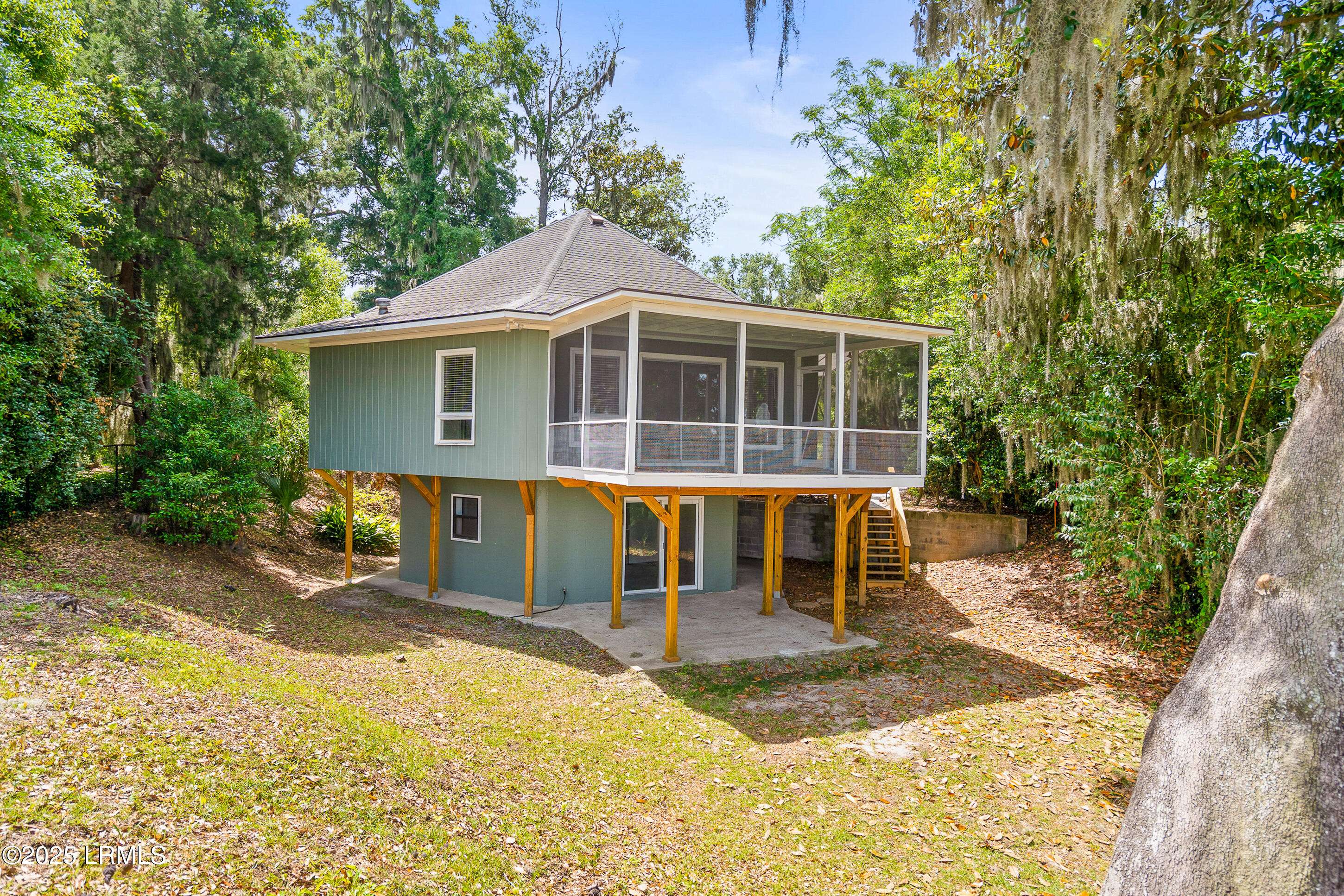 Beaufort, SC 29902,1203 Laudonniere ST Street