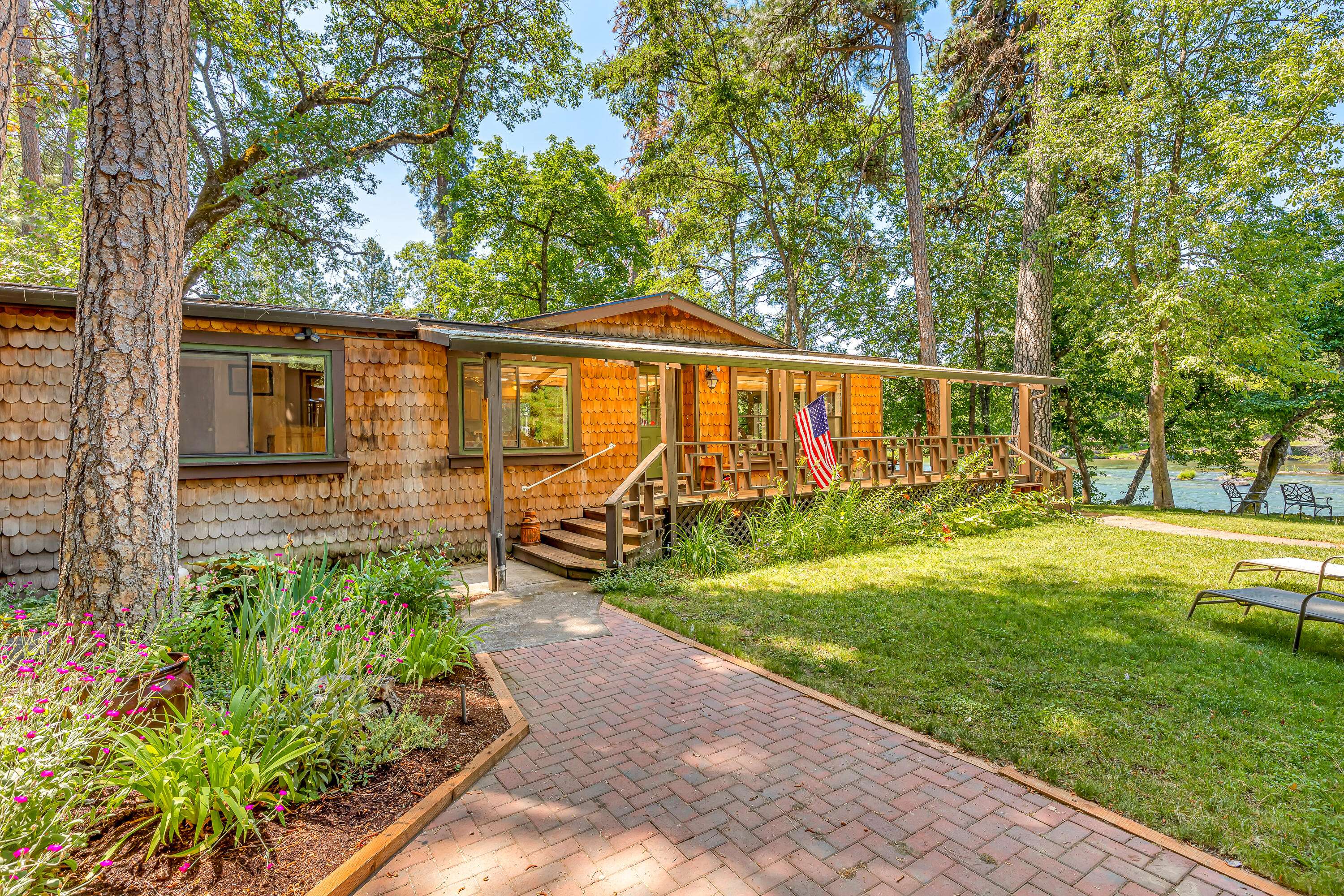 Shady Cove, OR 97539,560 Park DR