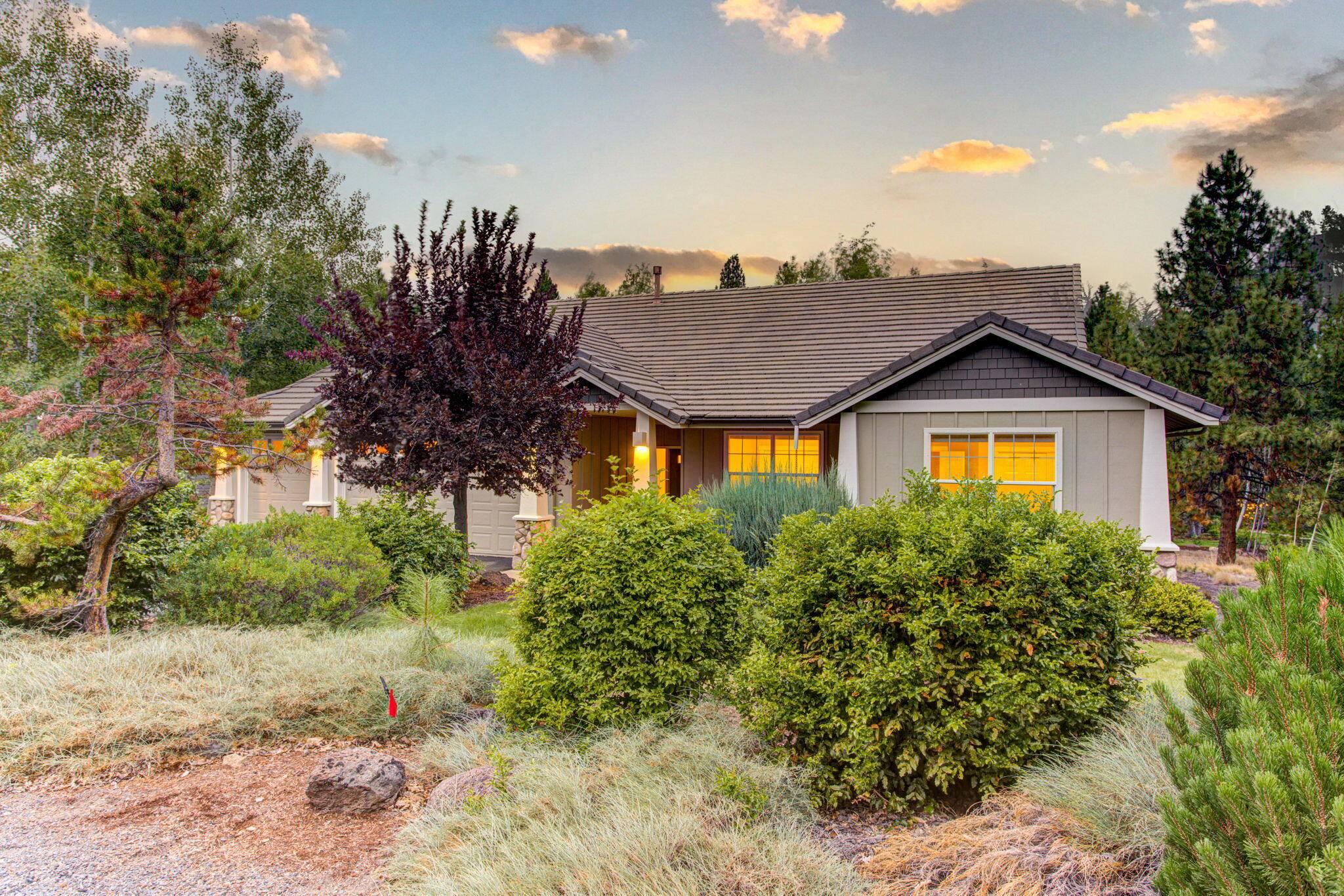 Bend, OR 97702,19650 Blue Sky LN