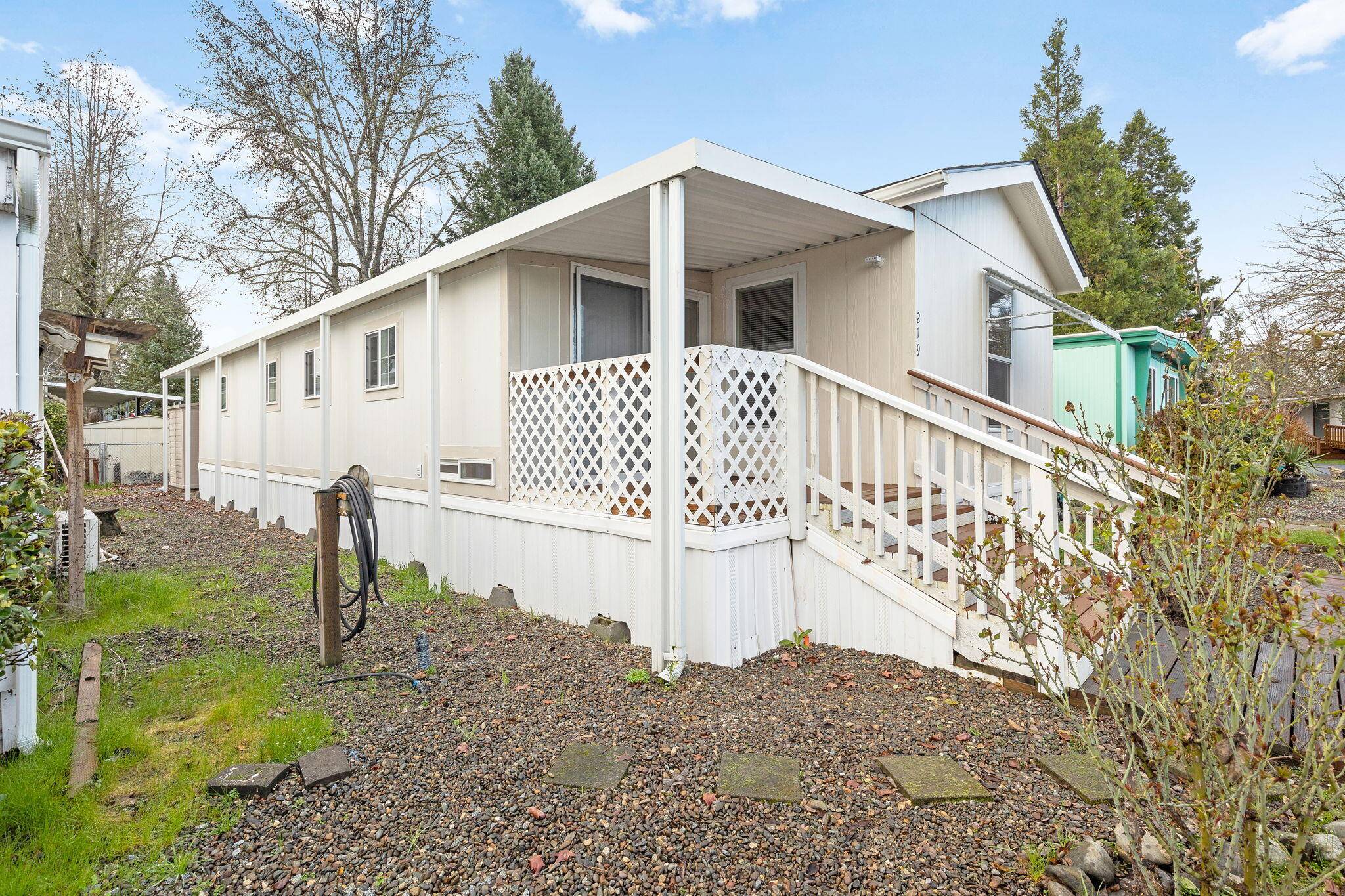 Grants Pass, OR 97526,219 Kingsbury DR