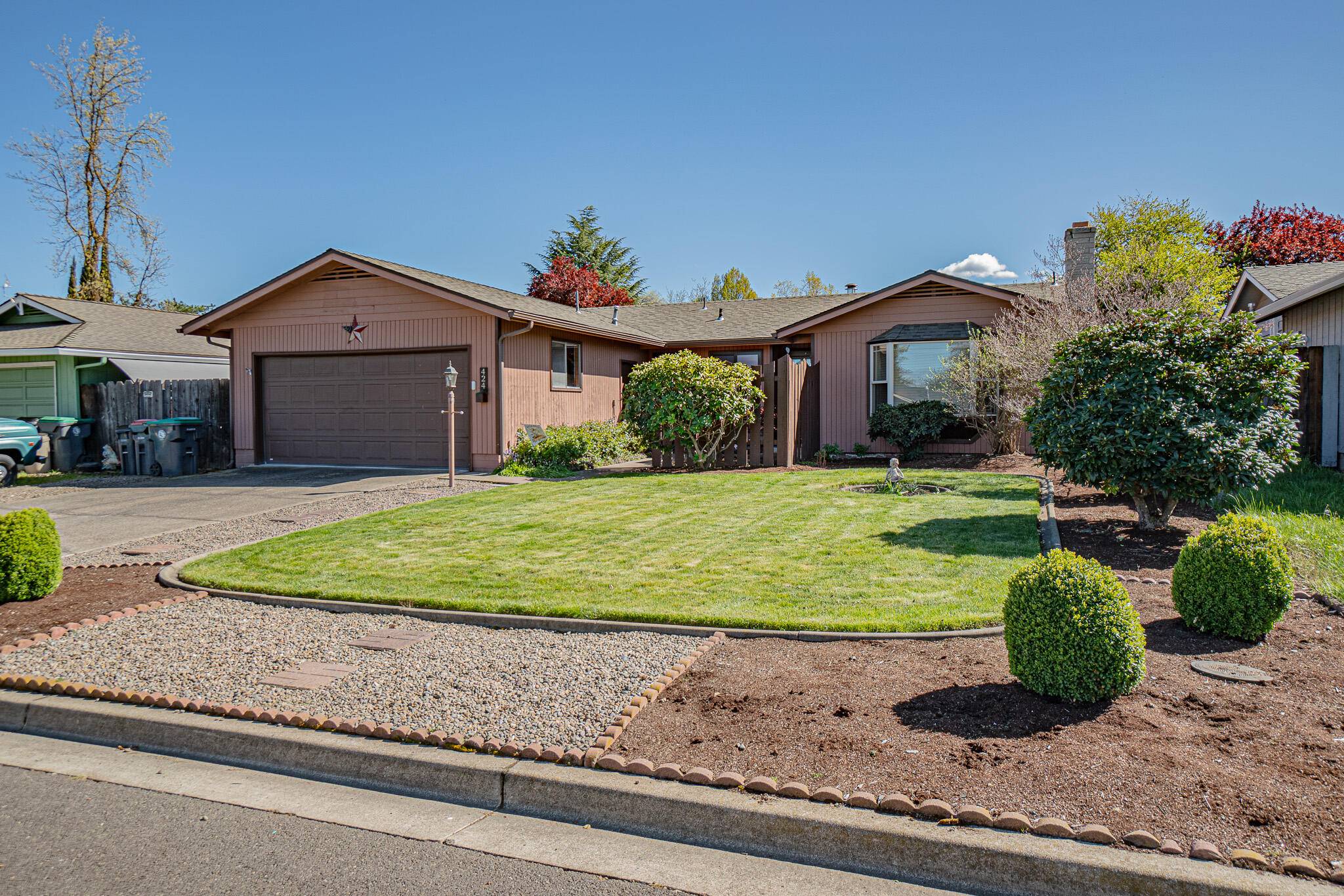 Phoenix, OR 97535,424 Coral CIR