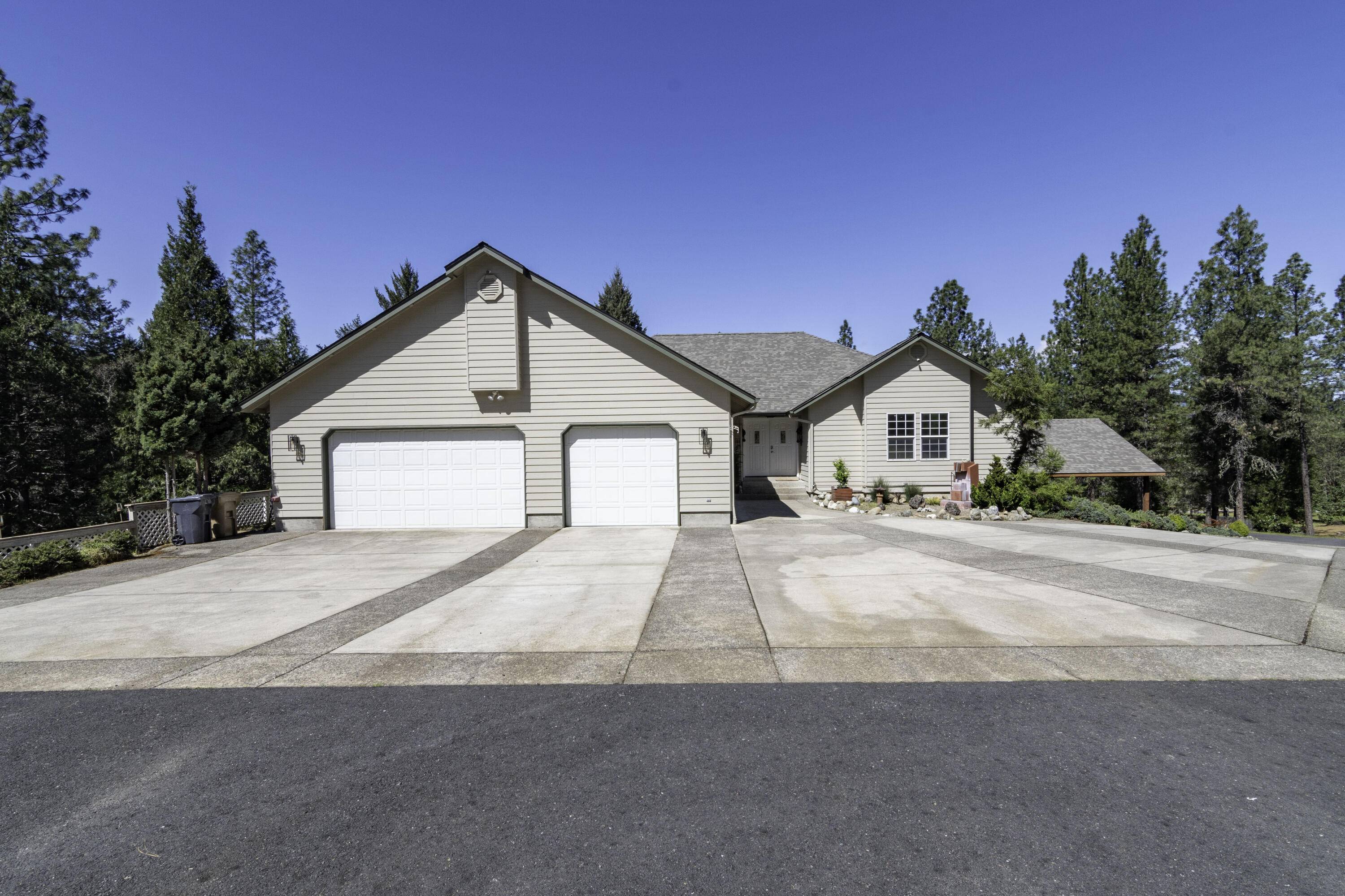 Grants Pass, OR 97526,279 Palos Verdes DR