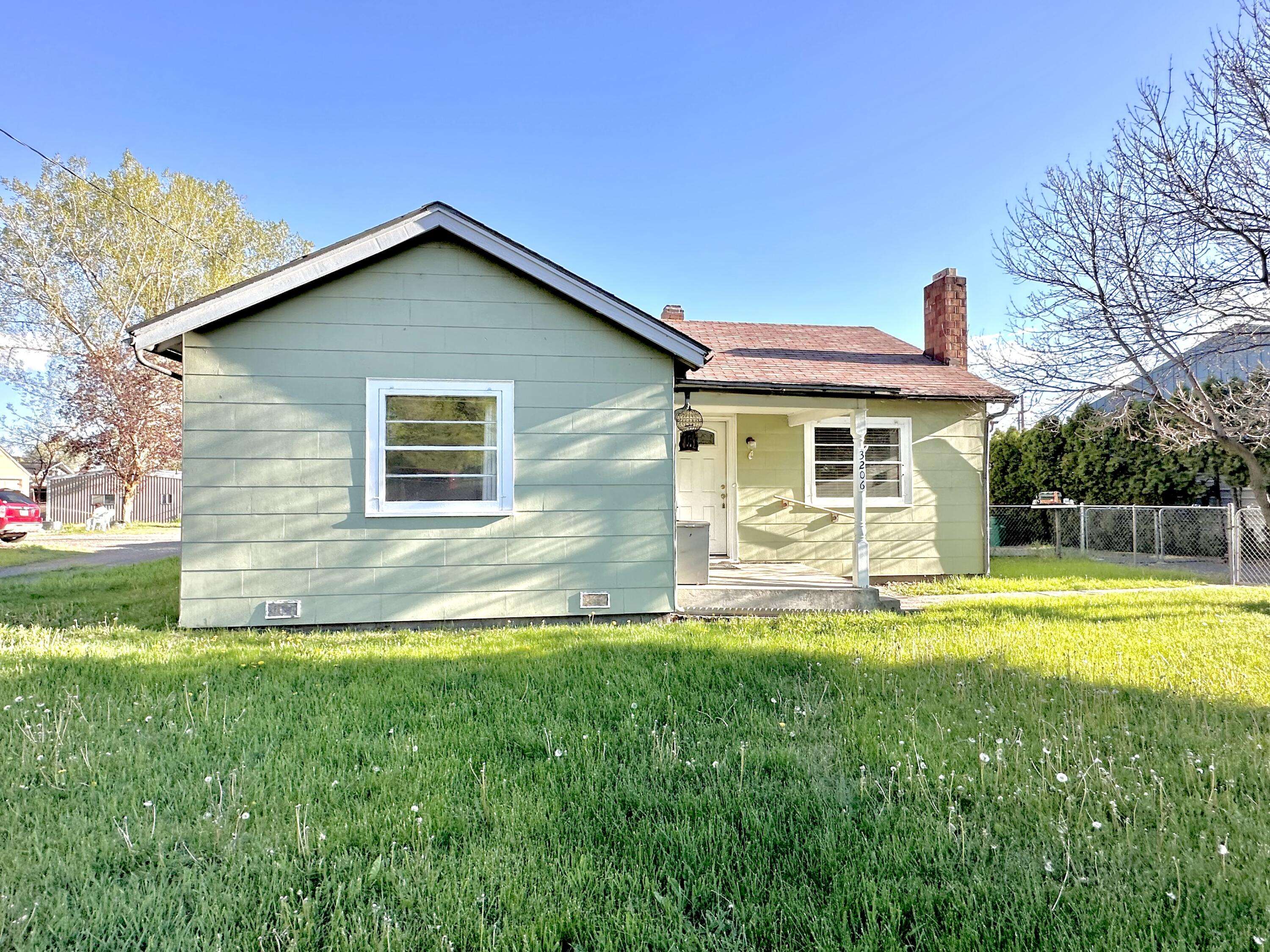 Klamath Falls, OR 97603,3206 Shasta WAY