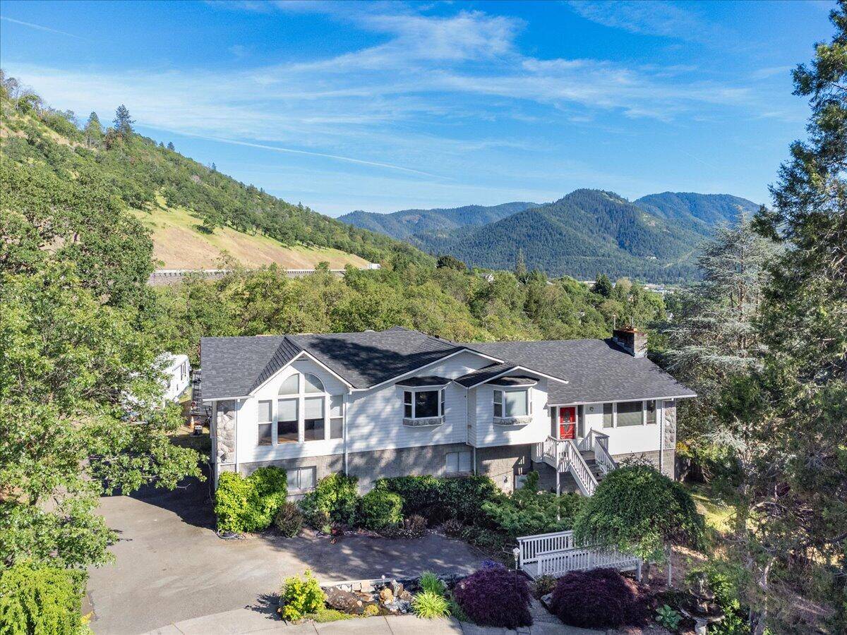 Grants Pass, OR 97526,1489 View DR