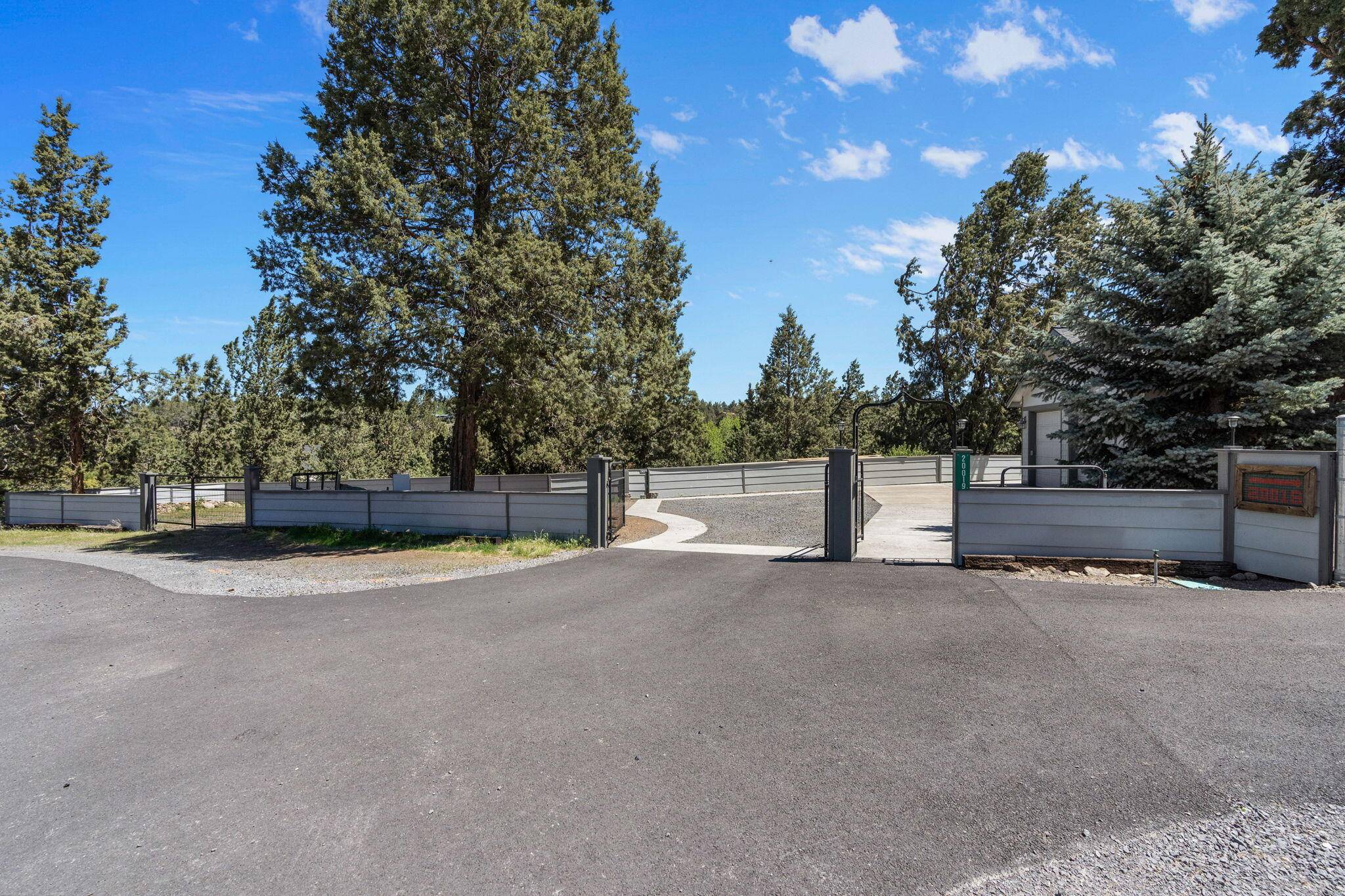 Bend, OR 97703,20019 BEAVER LN
