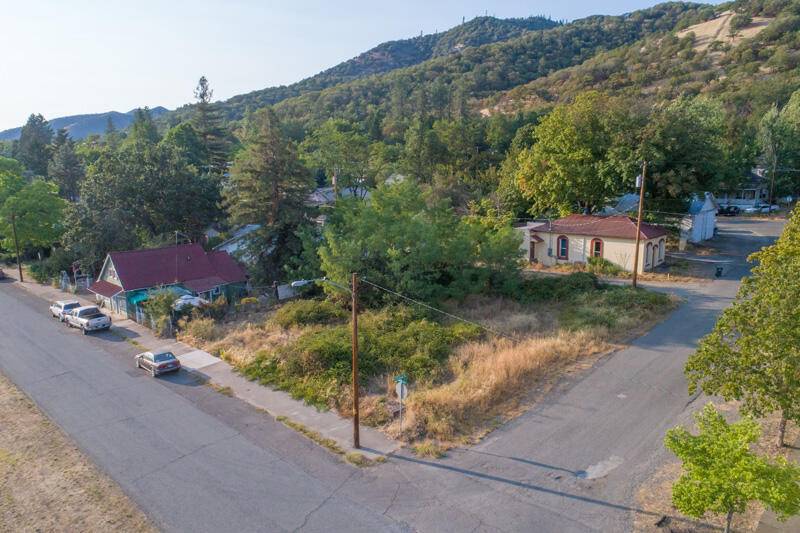 Gold Hill, OR 97525,505 4th AVE