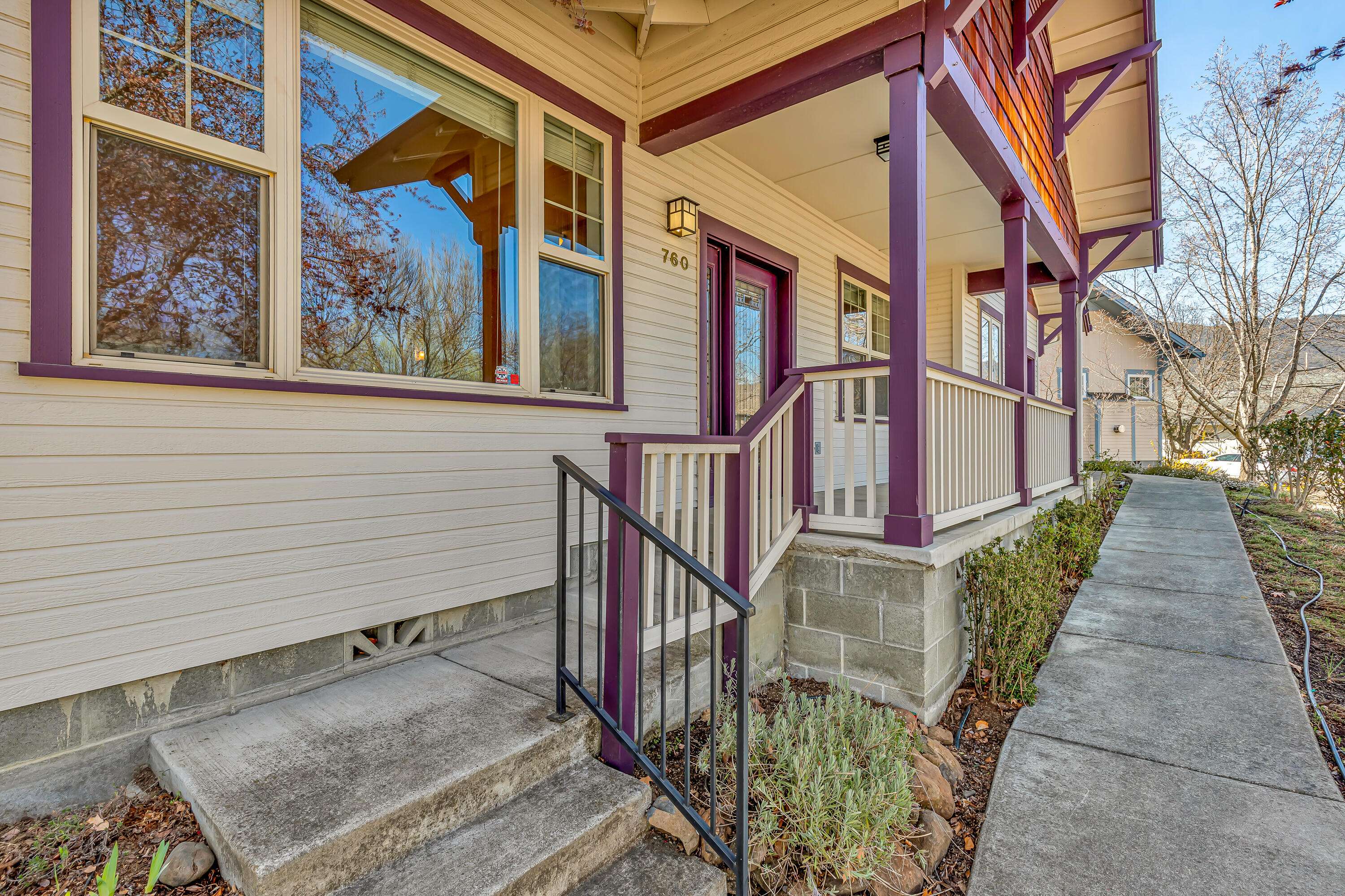 Ashland, OR 97520,760 Creek Stone WAY