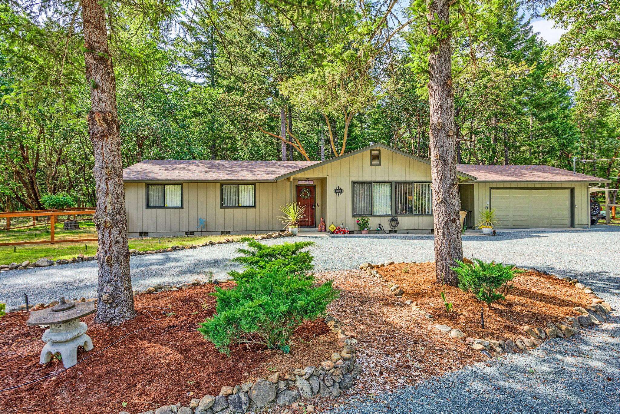 Grants Pass, OR 97526,850 Red Mountain DR