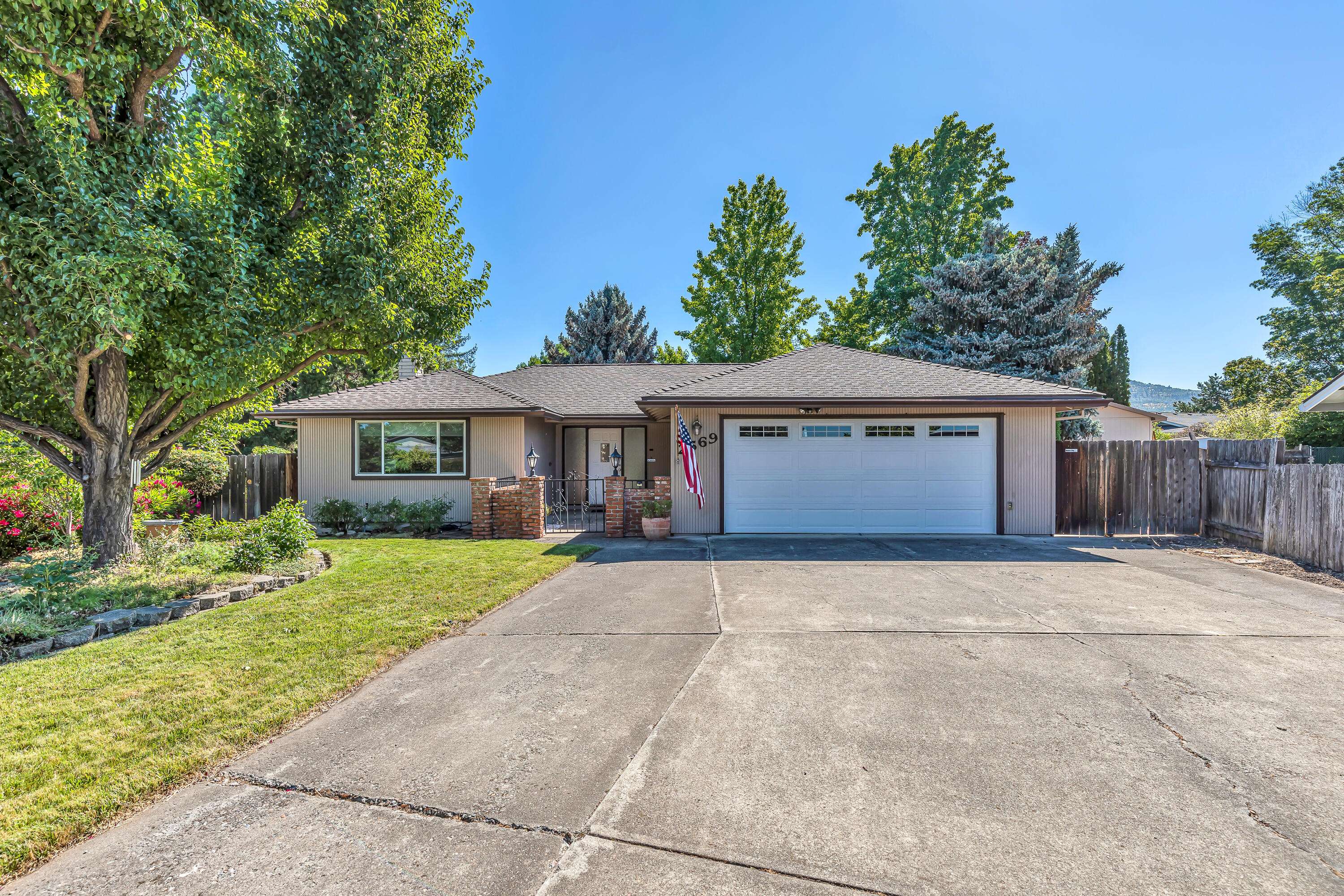 Medford, OR 97504,2569 Delmar WAY