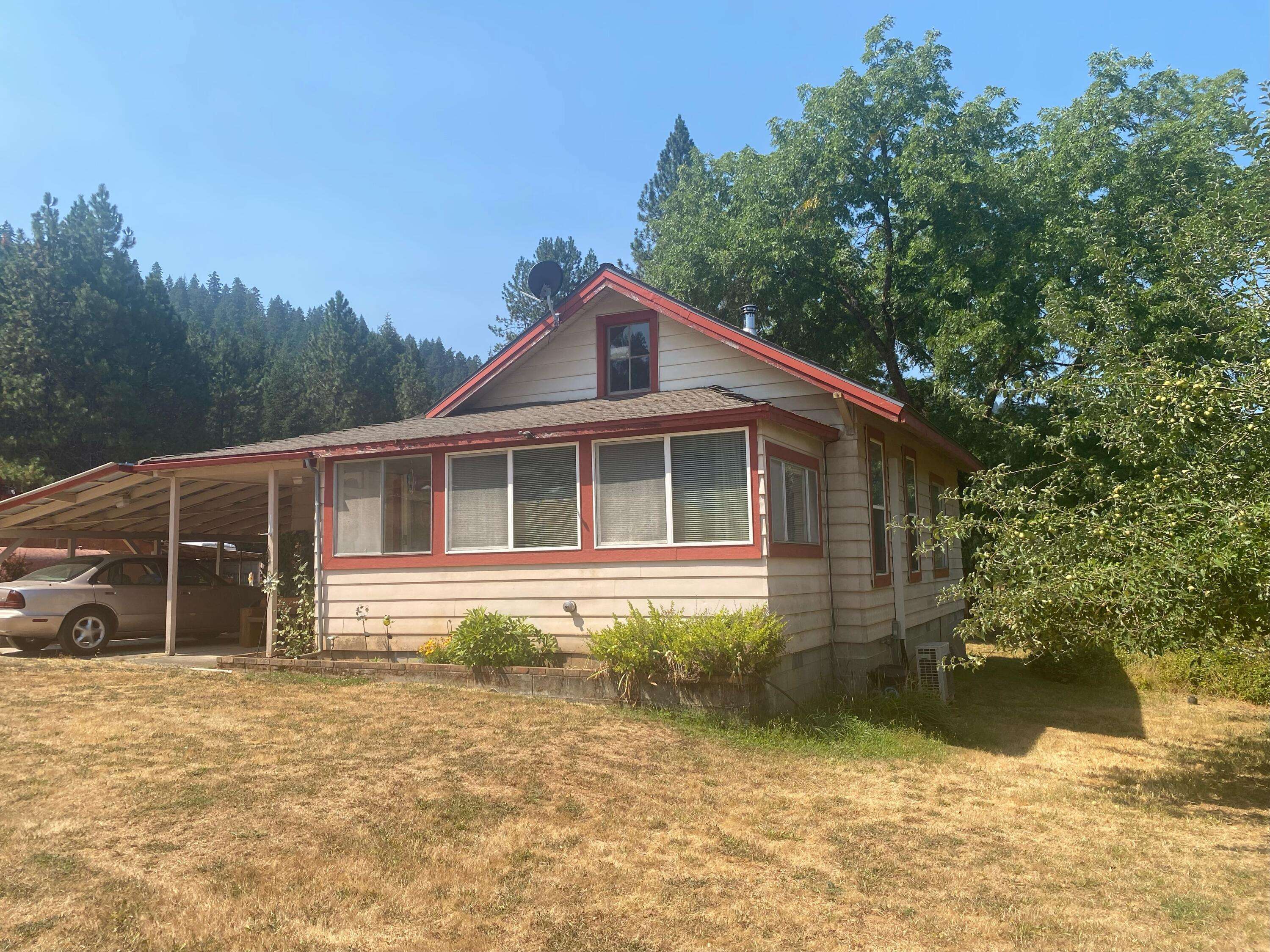 Wolf Creek, OR 97497,207 Frontage RD