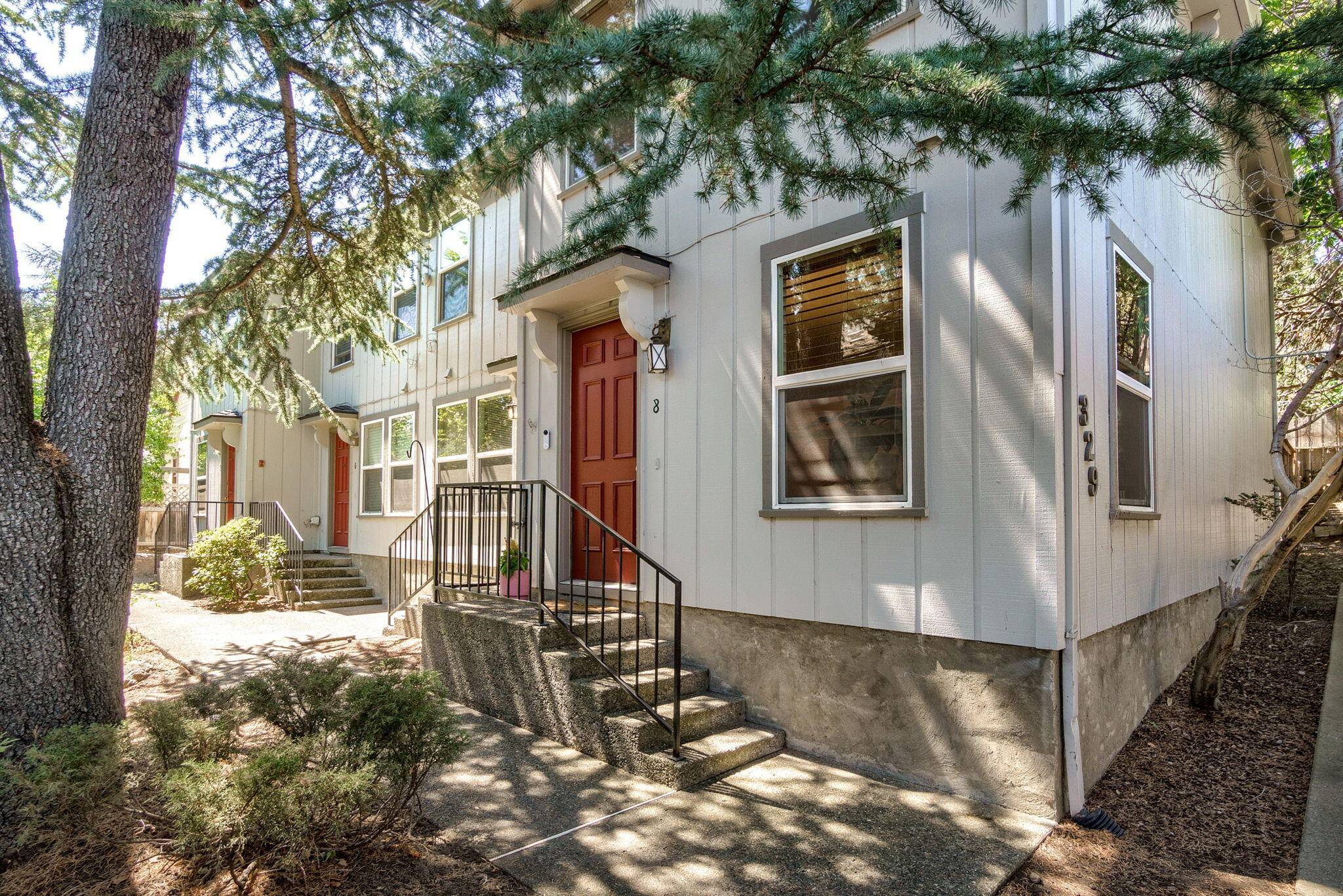 Ashland, OR 97520,329 Main ST #8