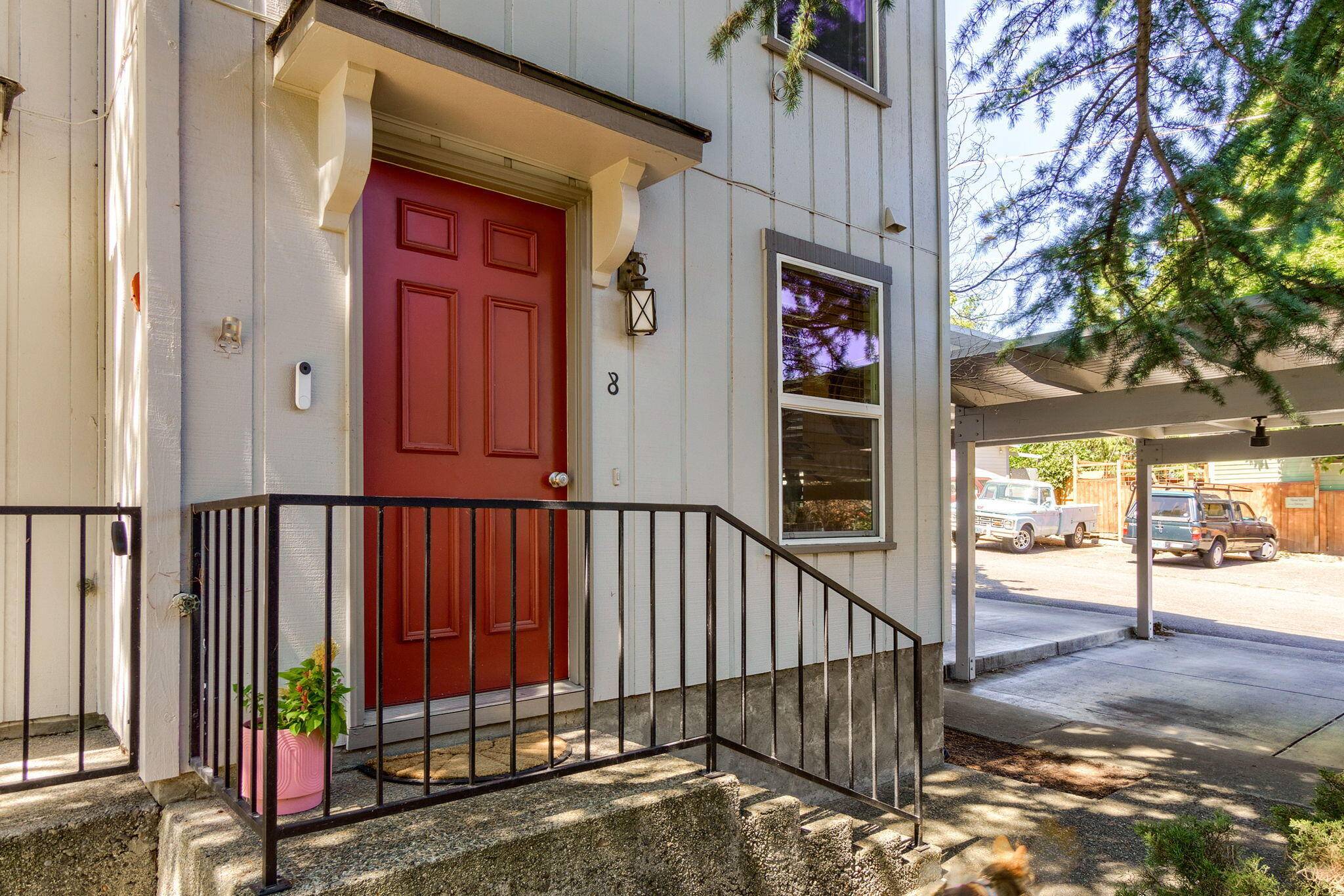 Ashland, OR 97520,329 Main ST #8