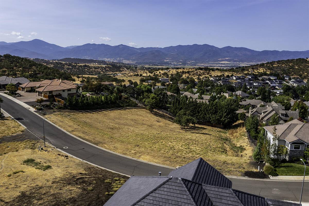 Medford, OR 97504,5651 Autumn Park DR