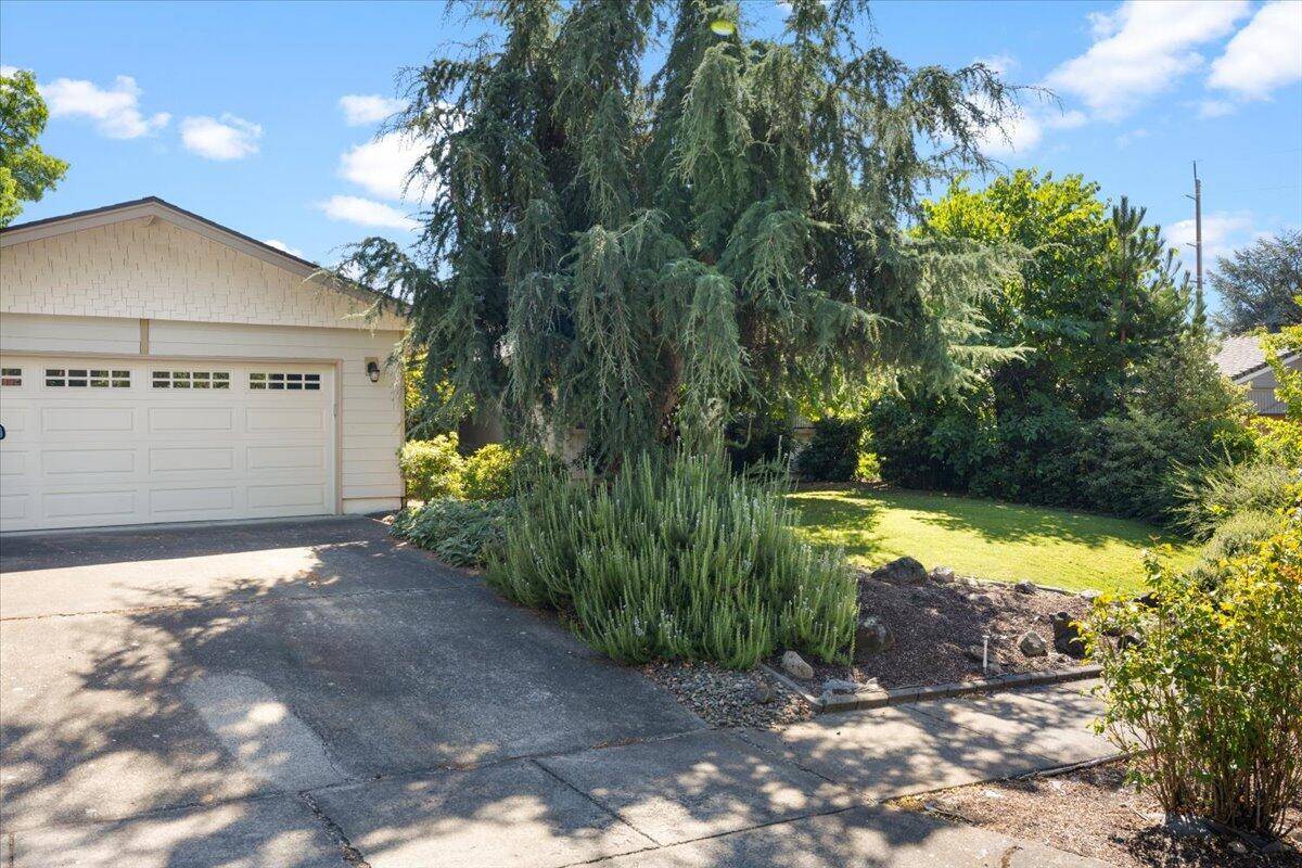 Medford, OR 97504,3084 Seckel ST