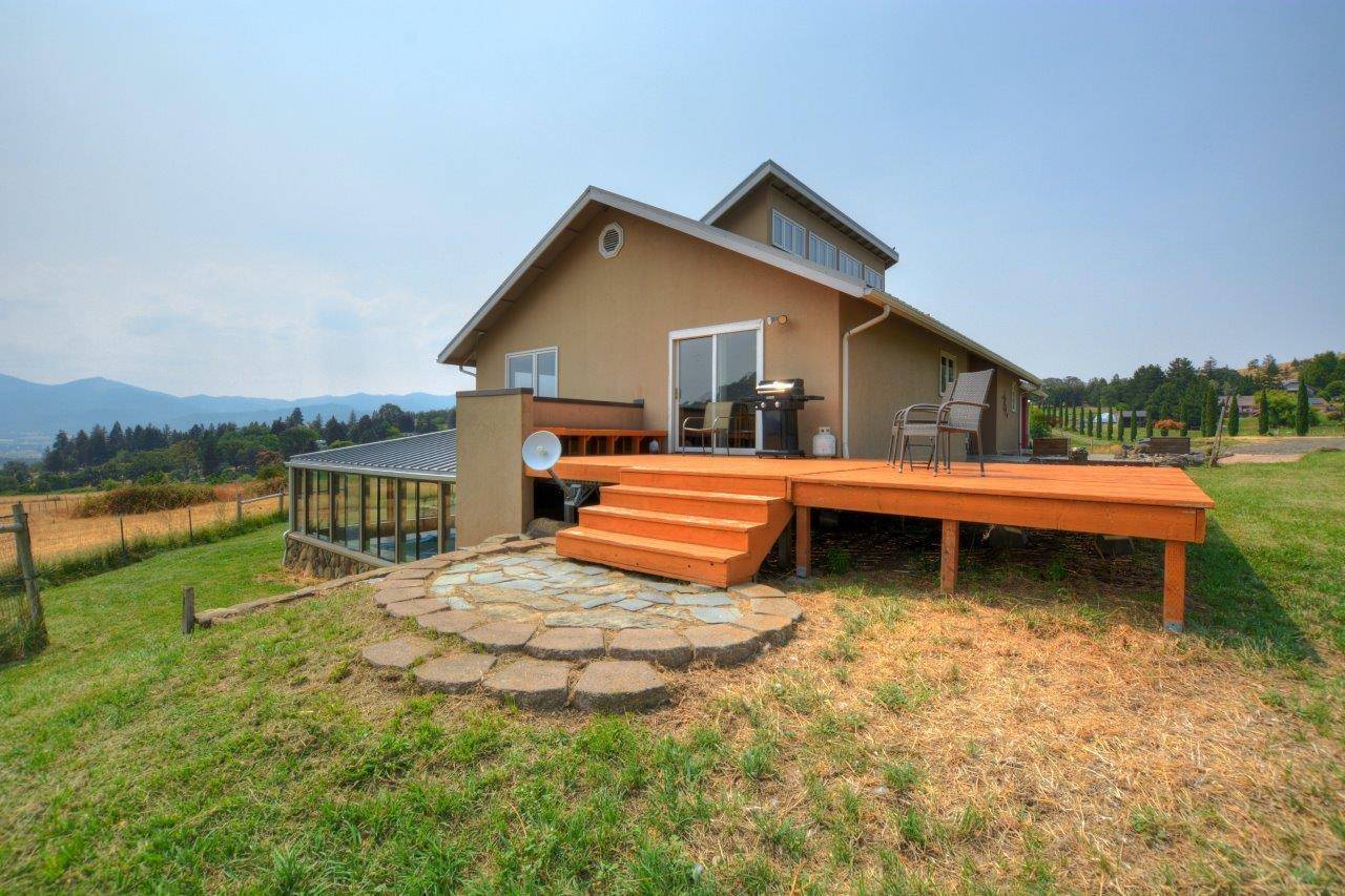 Medford, OR 97504,2585 David LN