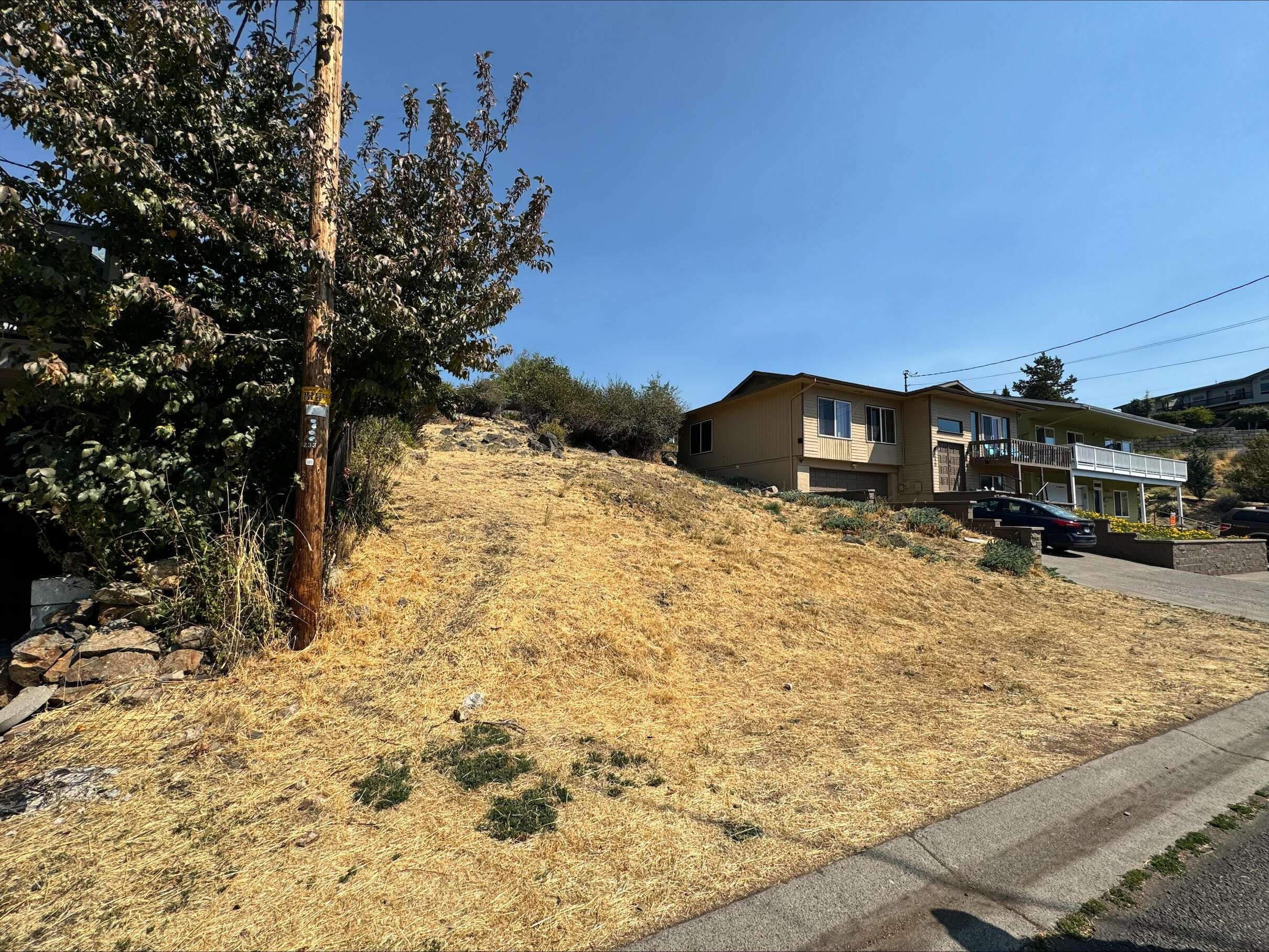 Klamath Falls, OR 97601,1227 Front ST