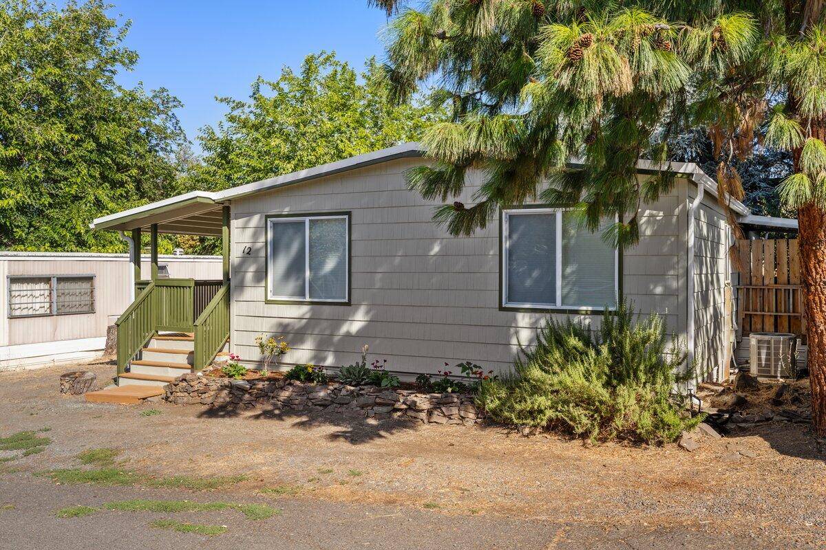 Ashland, OR 97520,939 Valley View RD #UNIT 12