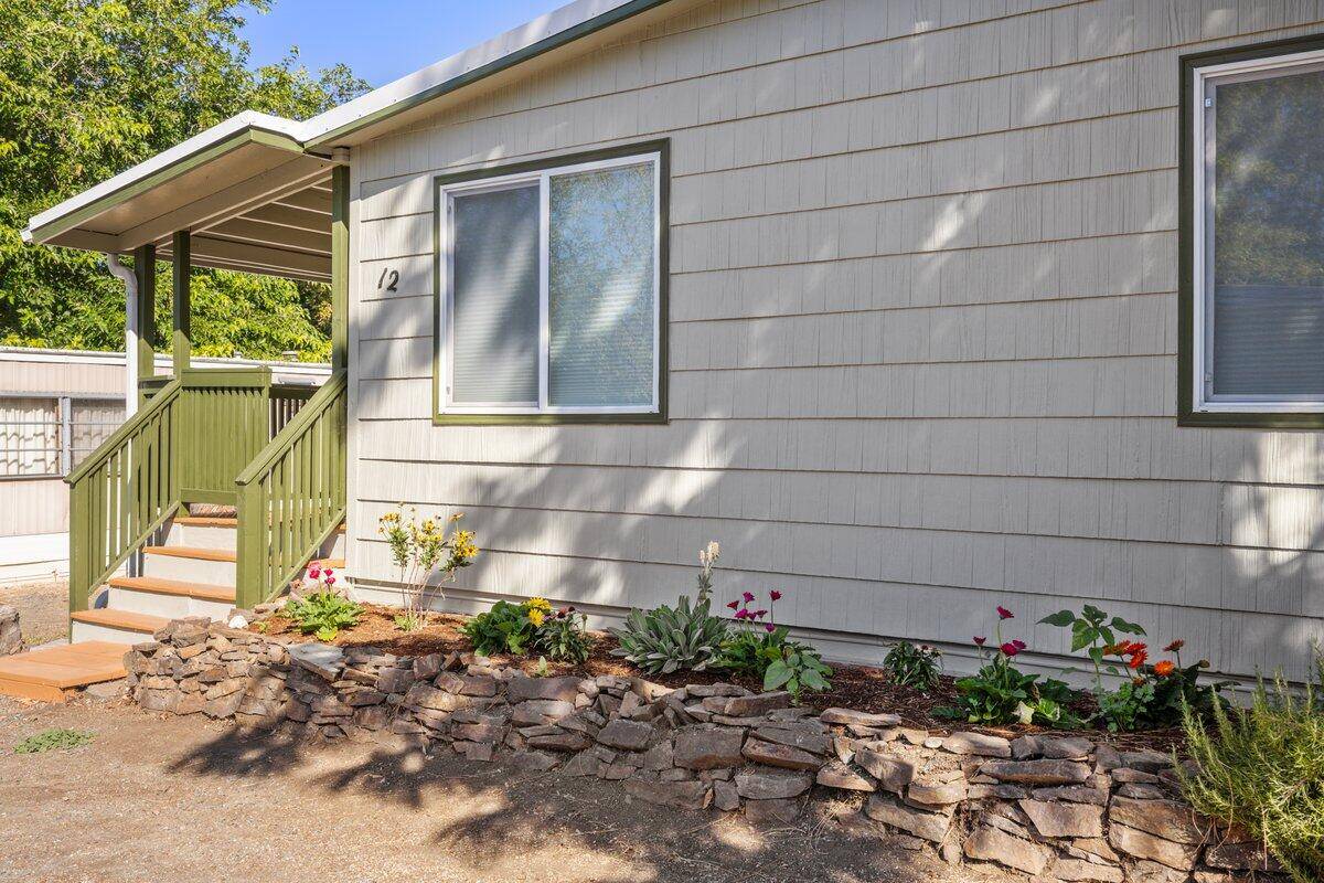 Ashland, OR 97520,939 Valley View RD #UNIT 12