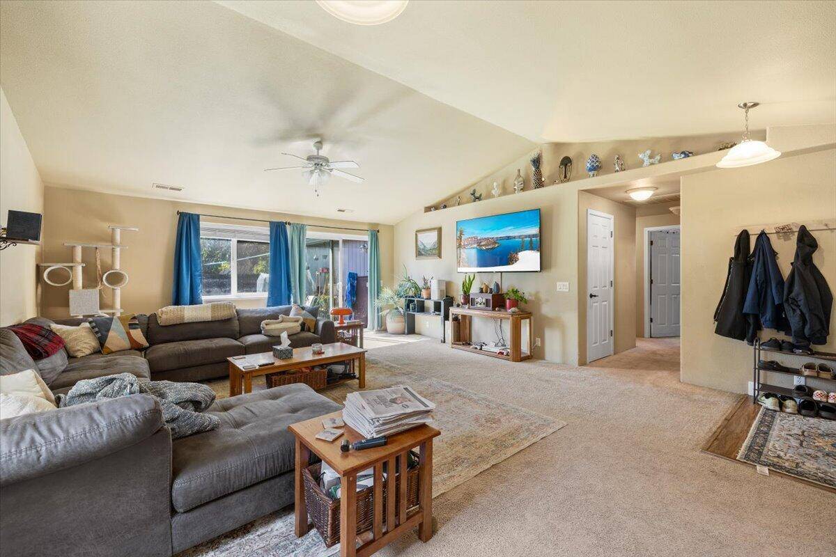 Medford, OR 97501,713 Halvorsen ST