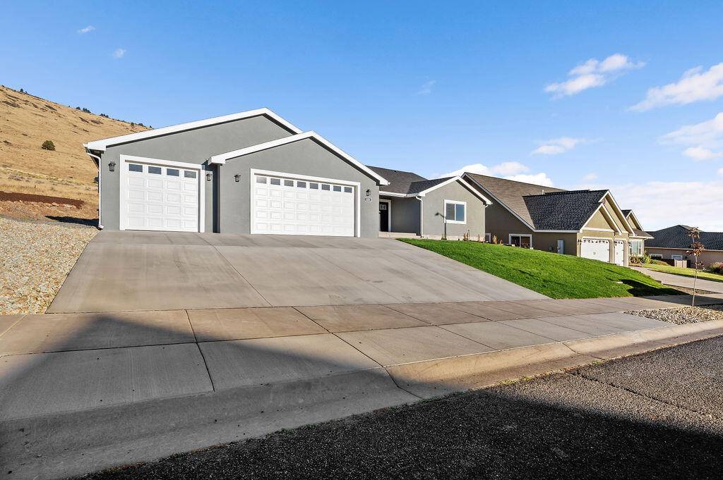 Klamath Falls, OR 97603,225 Skyridge DR